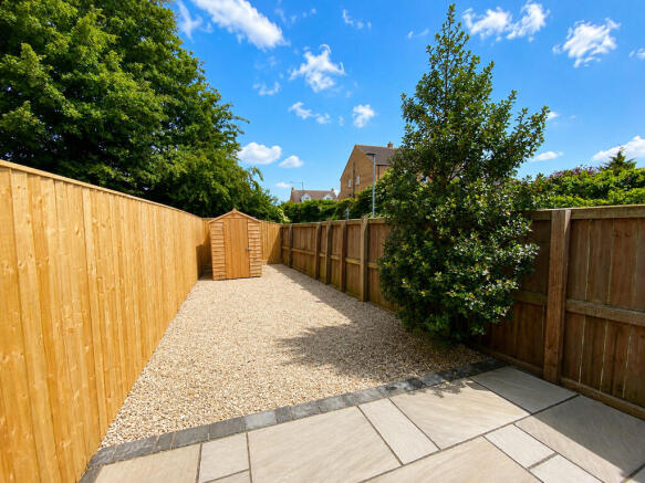 2 bed End of Terrace to rent Image 5
