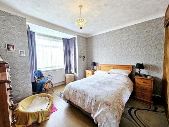 4 bed Detached Bungalow for sale Image 8