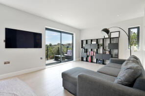 Flat 7, 34, Gunnersbury Avenue, London W5 3QL