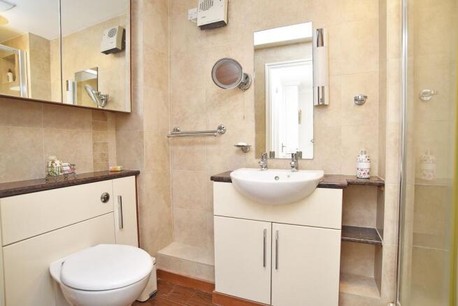 2 bed Flat for sale Image 6