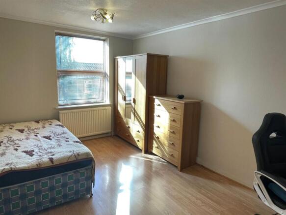 Bed 1.jpg
