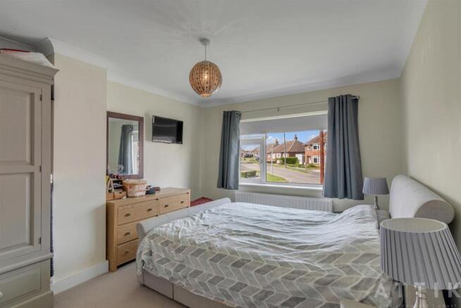 10 Queens Drive, Halesworth IP19 8DN (12).jpg