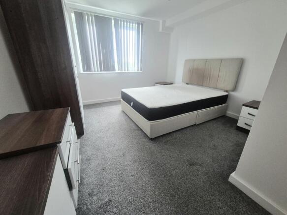2 bed Apartment to rent Image 5