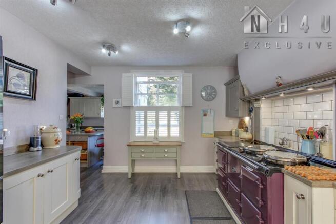 KITCHEN / DINING ROOM: