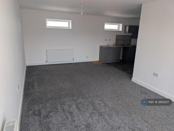 2 bed Flat to rent Image 4