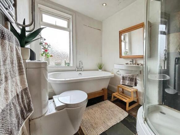2 bed House for sale Image 4