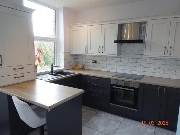 3 bed Terraced to rent Image 4