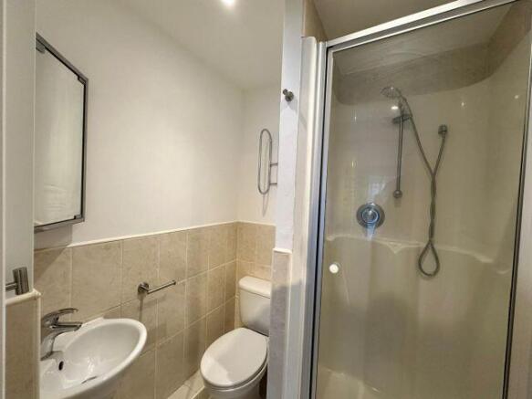 3 bed Apartment to rent Image 7