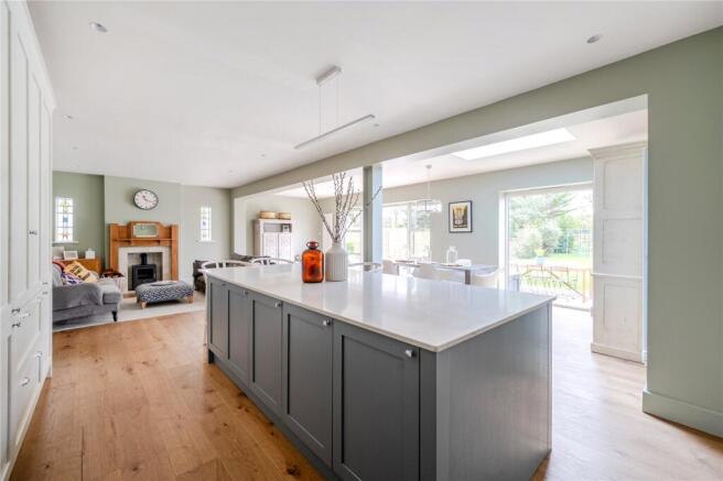 Parkwood Avenue, Esher, KT10 photo 4