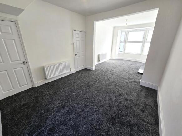3 bed Terraced to rent Image 6