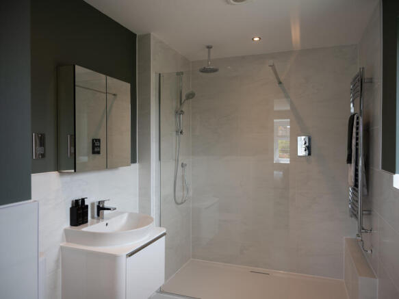 4 bed Detached for sale Image 5