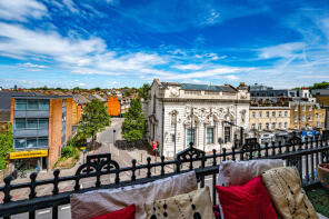 5, Victoria Mansions, Holloway Road, London N7 8LZ