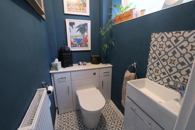 GROUND FLOOR CLOAKROOM