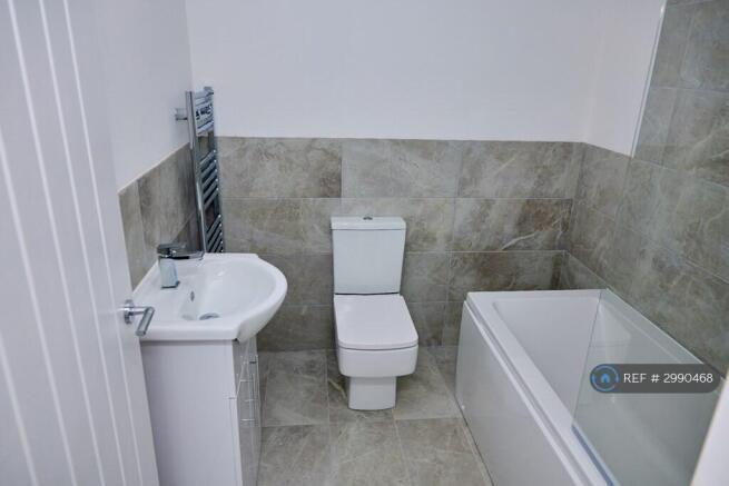 5 bed Semi-Detached to rent Image 10
