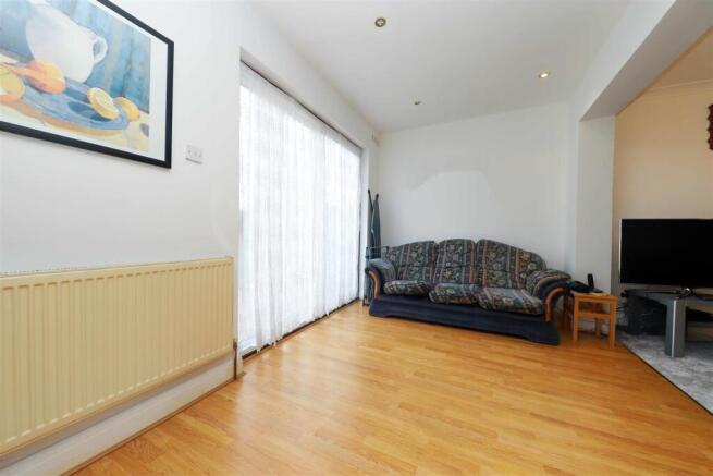 Victoria Road, Ruislip, HA4 photo 4