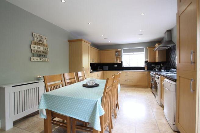 Kitchen / Dini...