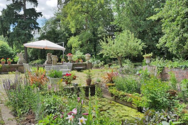 Pond Terrace
