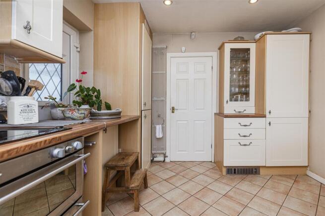 4 bed Detached for sale Image 11