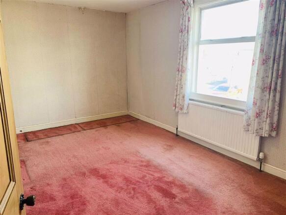 BEDROOM 1: