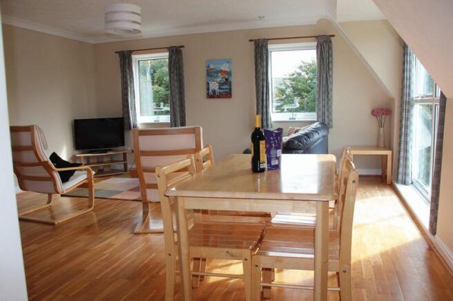 LOUNGE/DINER