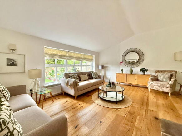 4 bed Link Detached House for sale Image 5