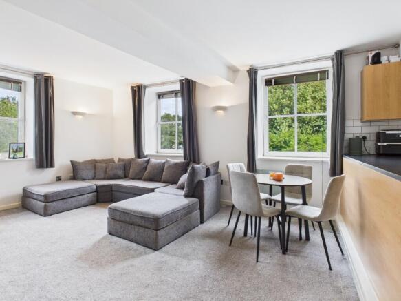 CAM03729G0-PR0142-STILL003