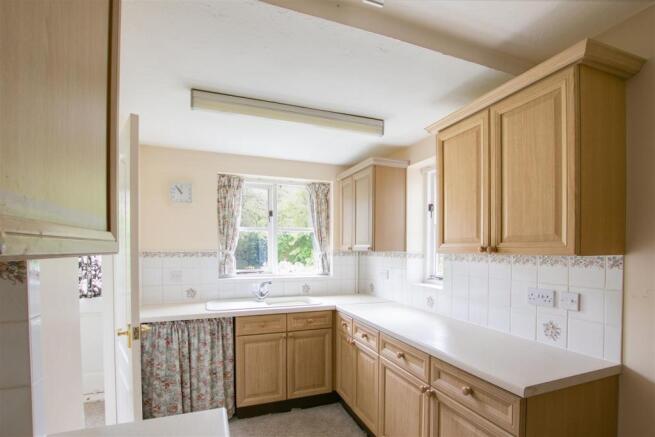 5_kitchen_Ticknell.jpg