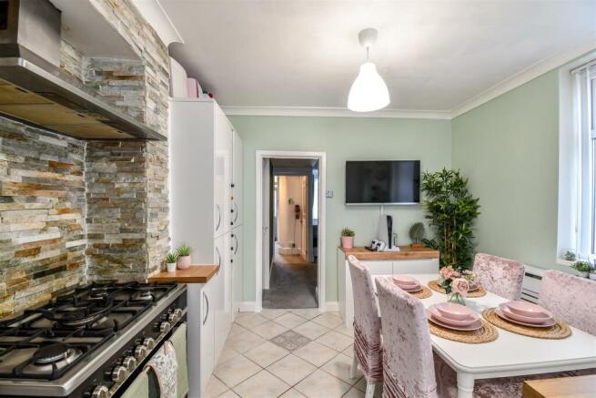 Kitchen & Dining Area