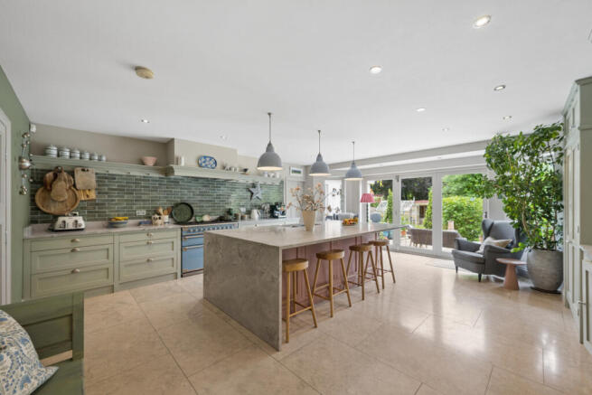 6 bed Detached for sale Image 6