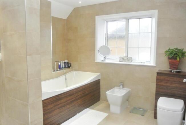 Family Bathroom.JPG