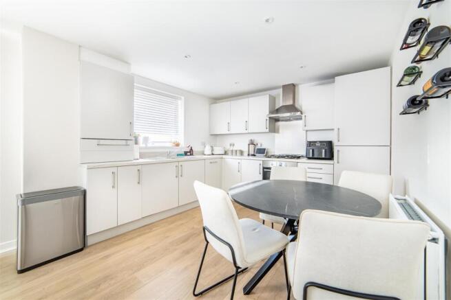 2 bed Apartment for sale Image 6