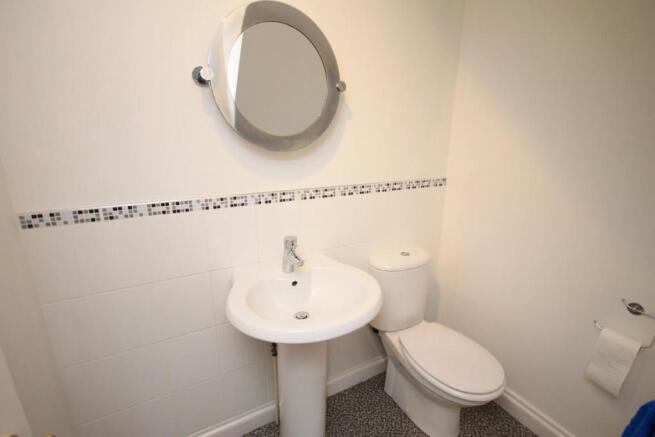 CLOAKROOM/ W.C.