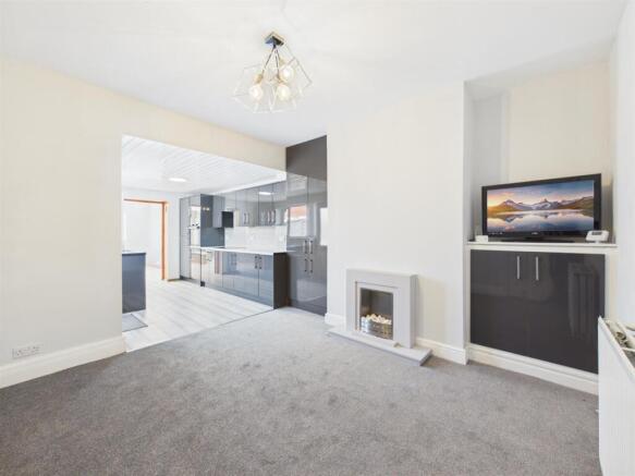 Dining room: