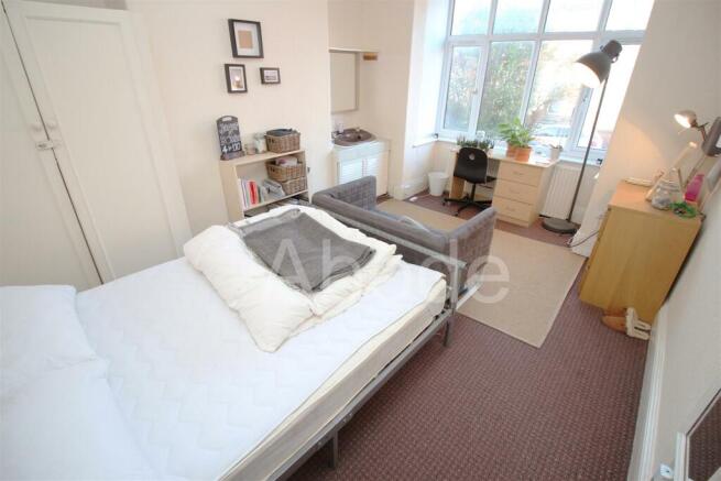 5 bed House to rent Image 9