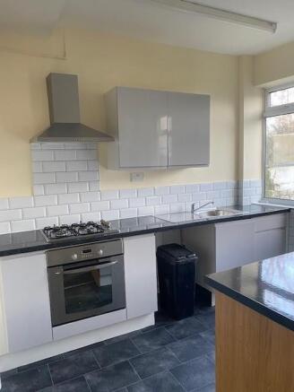 Kitchen b.jpg