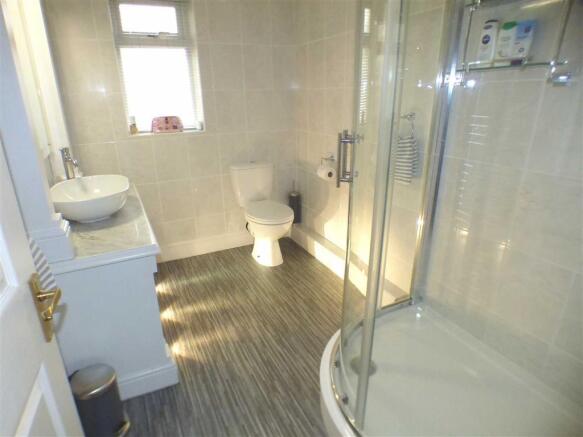 EN SUITE SHOWER ROOM