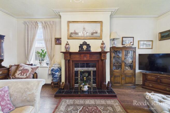 5 bed Detached for sale Image 4