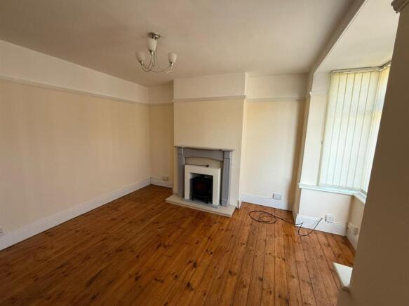 2 bed House to rent Image 5