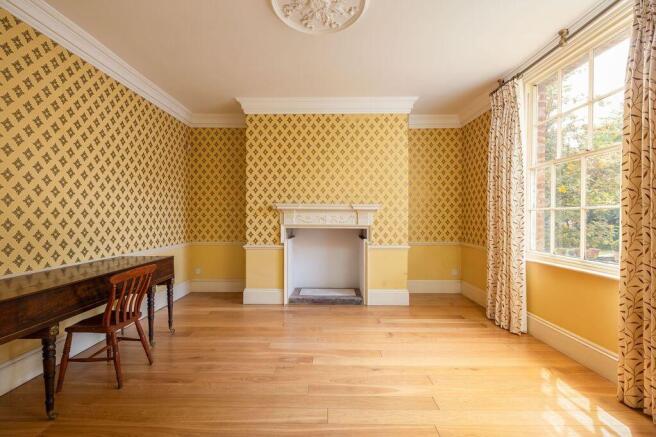 4 bed Detached for sale Image 8