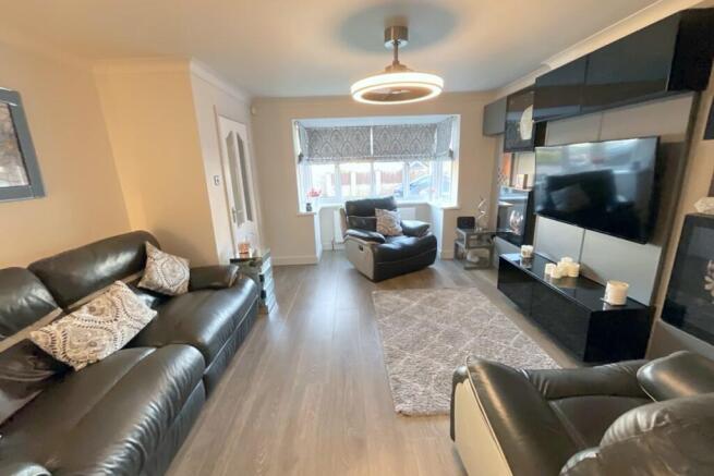 4 bed Detached for sale Image 5