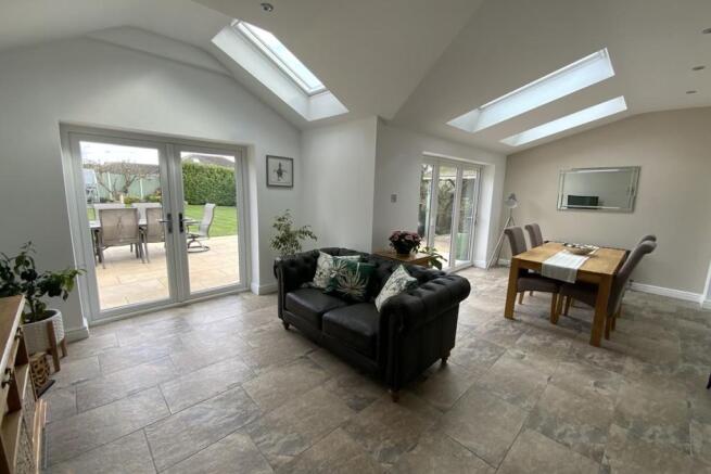 kitchen/dining room 