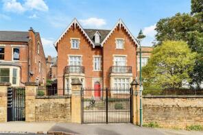 Flat 4, 2 Sandfield House, Burns Street, Nottingham NG7 4DT