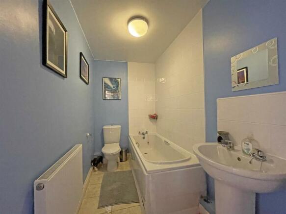 Endeavour court 70 bathroom for inside.jpg