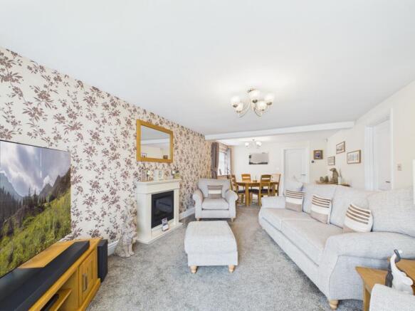 Lounge/Dining Room