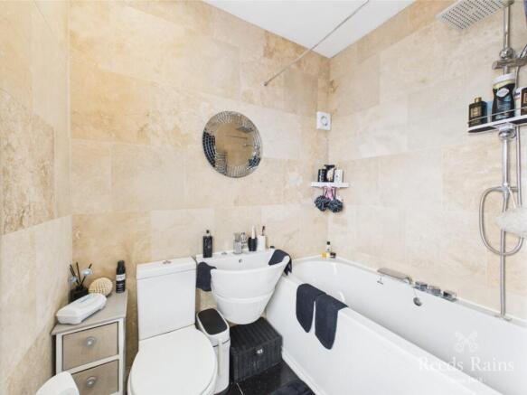 4 bed Detached for sale Image 5