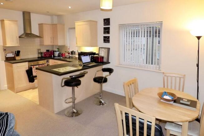 2 bed Apartment to rent Image 5
