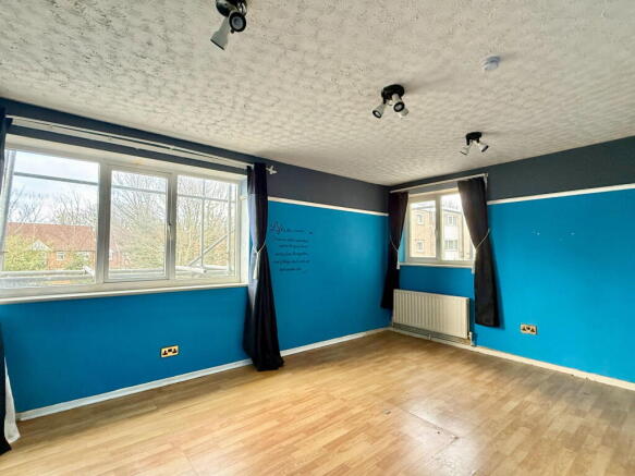 2 bed Flat for sale Image 4
