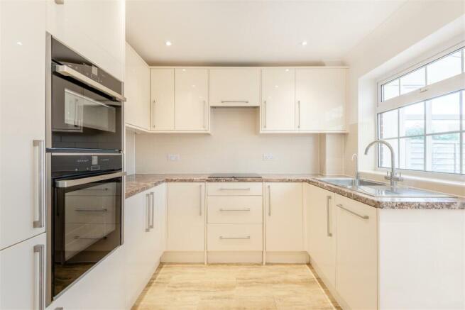 8573843-interior09.jpg