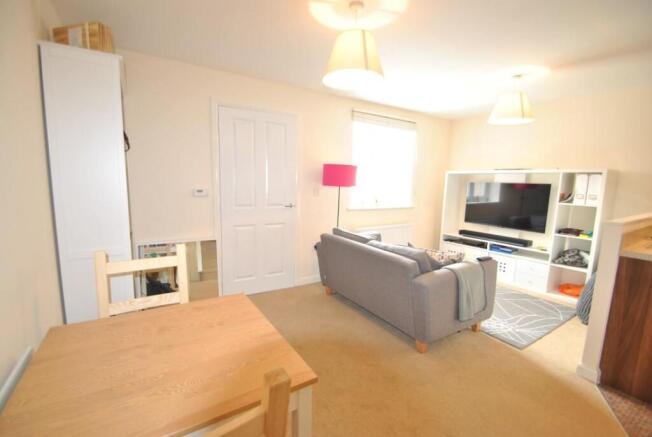 35 Inkerman Close (1).JPG