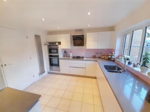 Kitchen new.jpg